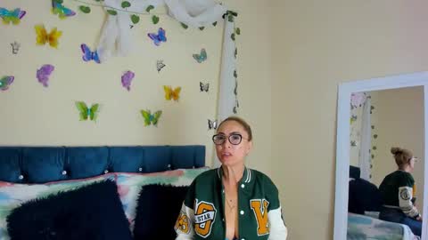 ema garcia  online show from 09.20.25