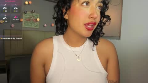 Snapshot of ema_saenz chatting on 02.18.25 Ema online show from 02.18.25