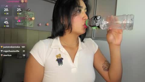 Snapshot of ema_saenz chatting on 03.10.25 Ema online show from 03.10.25