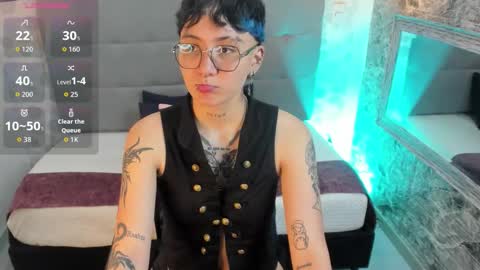 emahills__axelrose online show from 10.20.25