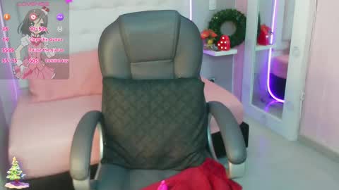 Snapshot of emalinda__hills chatting on 12.26.24 EMA online show from 12.26.24