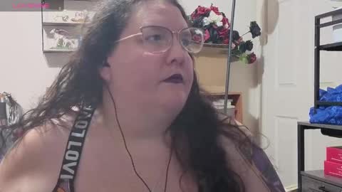 Snapshot of emberlynnix chatting on 10.08.25 Emberlyn Nix online show from 10.08.25