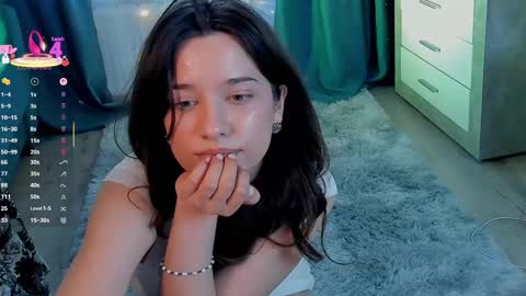 Snapshot of emeliareaper chatting on 03.08.25 Emelia online show from 03.08.25