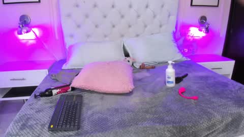 Snapshot of emelie_ch_ chatting on 12.06.24 Emily  online show from 12.06.24