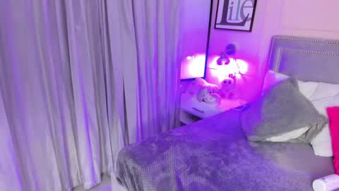 Snapshot of emelie_ch_ chatting on 12.20.24 Emily  online show from 12.20.24