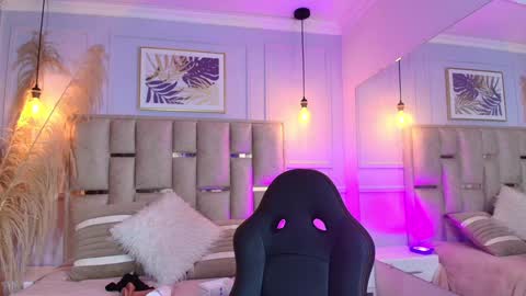 Snapshot of emelie_ch_ chatting on 01.10.25 Emily  online show from 01.10.25