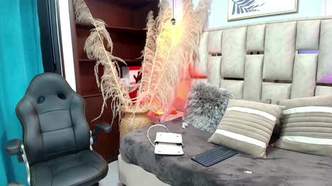 Snapshot of emelie_ch_ chatting on 01.20.25 Emily  online show from 01.20.25