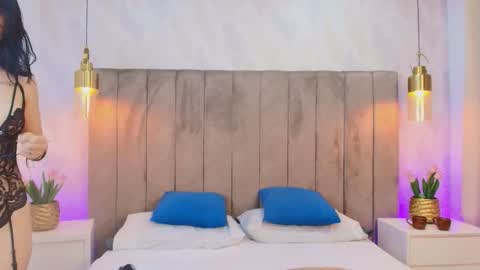 Snapshot of emely_606 chatting on 11.25.25 Emely Antony online show from 11.25.25