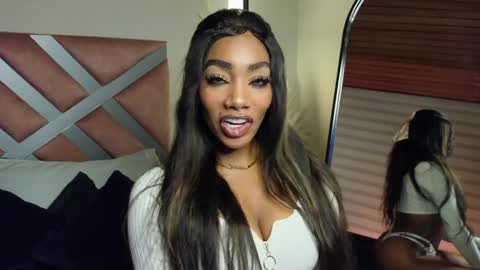 anyelii  online show from 02.08.25