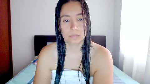 Snapshot of emely_sexx chatting on 10.24.25 emely_sexx online show from 10.24.25