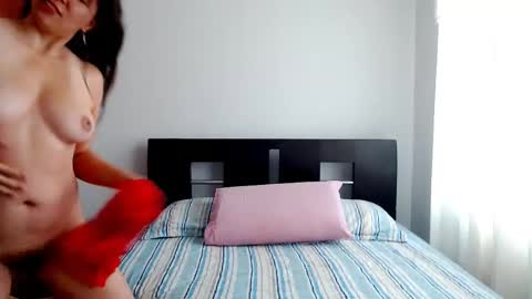 Snapshot of emely_sexx chatting on 12.01.25 emely_sexx online show from 12.01.25