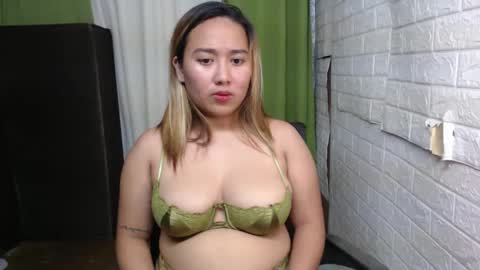 Snapshot of emely_slutxxx chatting on 12.29.24 Emely online show from 12.29.24