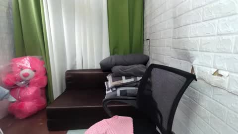 Snapshot of emely_slutxxx chatting on 02.01.25 Emely online show from 02.01.25