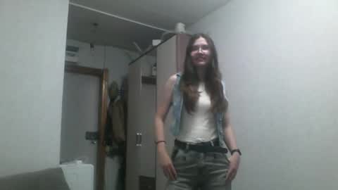 Snapshot of emelysimonson chatting on 10.08.25 Stacy online show from 10.08.25