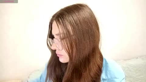 Snapshot of emelysimonson chatting on 10.12.25 Stacy online show from 10.12.25