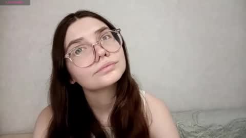 Snapshot of emelysimonson chatting on 10.19.25 Stacy online show from 10.19.25
