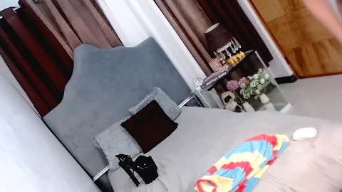 Snapshot of emerald_samara chatting on 01.28.25 Samara online show from 01.28.25