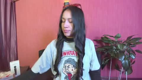 Snapshot of emigomez_ chatting on 07.19.26 Emilia Gomez online show from 07.19.26