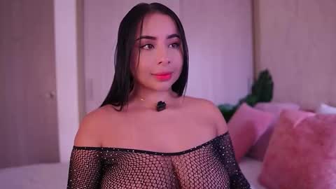 Snapshot of emiily_bell chatting on 01.12.26 online show from 01.12.26