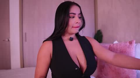 Snapshot of emiily_bell chatting on 01.13.26 online show from 01.13.26