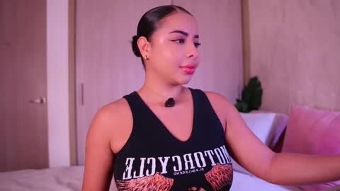 Snapshot of emiily_bell chatting on 01.16.26 online show from 01.16.26