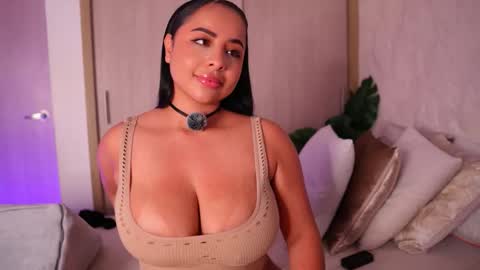 Snapshot of emiily_bell chatting on 02.02.26 online show from 02.02.26