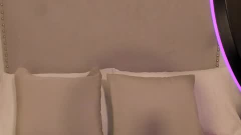 Snapshot of emiily_roberts1 chatting on 11.10.25 EMILY ROBERTS online show from 11.10.25