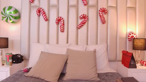 Snapshot of emiily_roberts1 chatting on 12.15.25 EMILY ROBERTS online show from 12.15.25