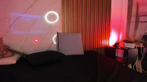 Snapshot of emiilycollins1 chatting on 01.04.25 online show from 01.04.25