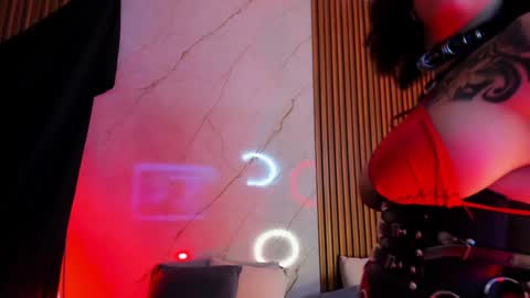 Snapshot of emiilycollins1 chatting on 01.20.25 online show from 01.20.25