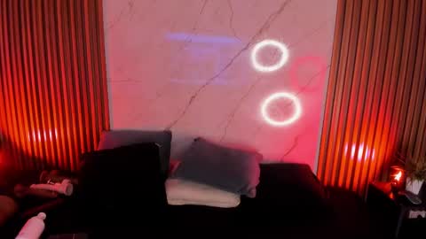 Snapshot of emiilycollins1 chatting on 02.12.25 online show from 02.12.25