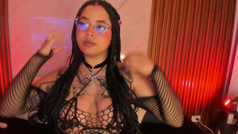 Snapshot of emiilycollins1 chatting on 03.10.25 online show from 03.10.25