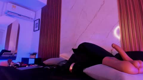 Snapshot of emiilycollins1 chatting on 09.13.25 online show from 09.13.25