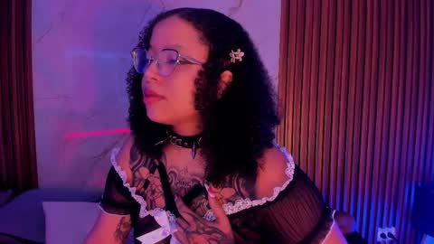 Snapshot of emiilycollins1 chatting on 10.26.25 online show from 10.26.25