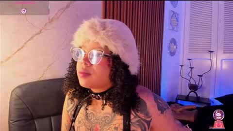 Snapshot of emiilycollins1 chatting on 02.13.26 online show from 02.13.26