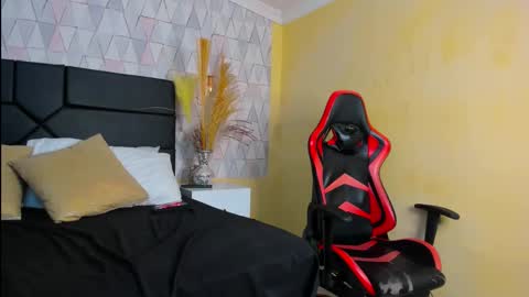 Snapshot of emiilymoss chatting on 02.18.26 Emy online show from 02.18.26