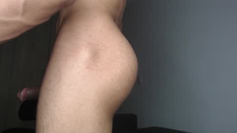 Snapshot of emile_239 chatting on 12.01.25 emile_239 online show from 12.01.25