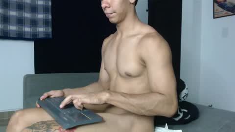 Snapshot of emile_239 chatting on 06.04.26 emile_239 online show from 06.04.26