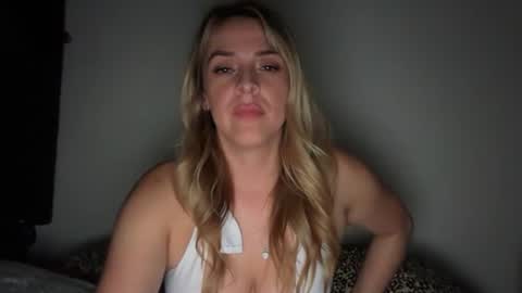 Snapshot of emilelovesyou chatting on 06.25.26 emilelovesyou online show from 06.25.26
