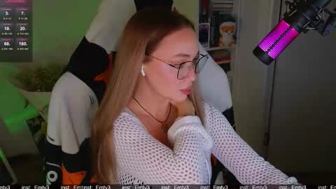 Emili online show from 11.23.25