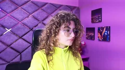Snapshot of emili_rouse_ chatting on 09.28.25 Emy  online show from 09.28.25