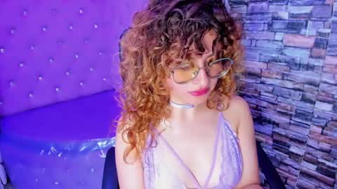 Snapshot of emili_rouse_ chatting on 10.02.25 Emy  online show from 10.02.25