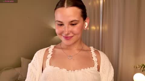 Snapshot of emilia_dream chatting on 06.23.26 emilia_dream online show from 06.23.26