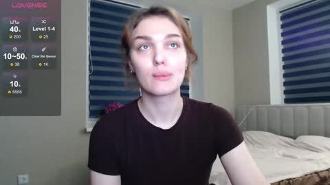 Snapshot of emiliarhodes chatting on 10.25.25 Emi online show from 10.25.25