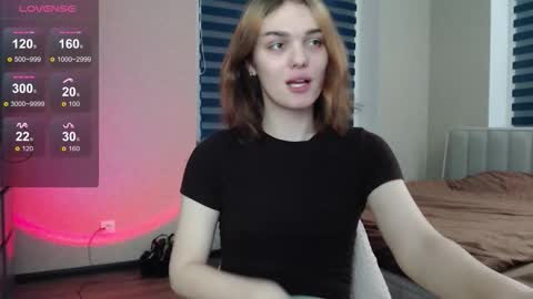 Snapshot of emiliarhodes chatting on 11.05.25 Emi online show from 11.05.25