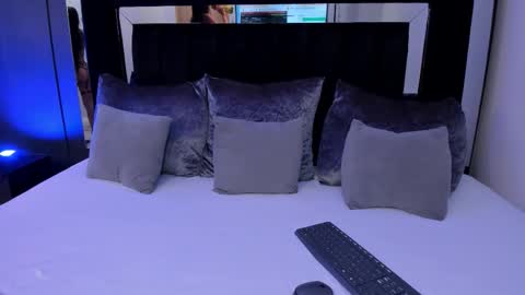 Emillie online show from 10.22.25