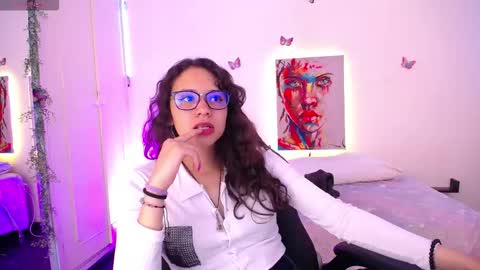 Emili Russo online show from 10.16.25