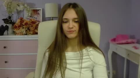 Snapshot of emilly_lust99 chatting on 02.06.25 Emilly online show from 02.06.25