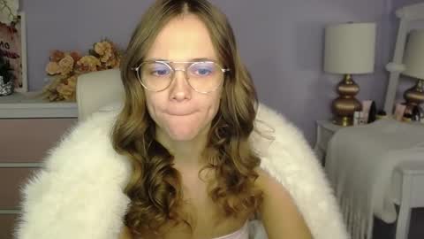 Snapshot of emilly_lust99 chatting on 11.28.25 Emilly online show from 11.28.25