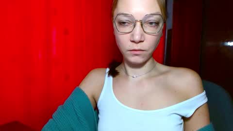 Snapshot of emilly_xkiss chatting on 01.12.26 Emilly online show from 01.12.26